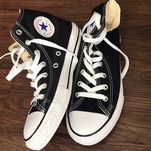 Boys chuck Taylor’s
